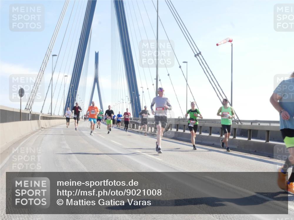 03.10.2025 - Köhlbrandbrückenlauf Matties Gatica Varas http://msf.ph/oto/9021008 03.10.2025 12:23:42 Position 1  meine-sportfotos.de