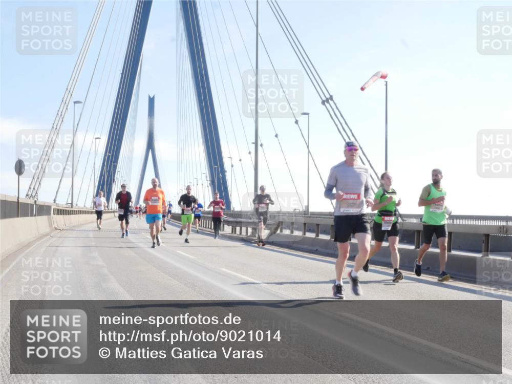 03.10.2025 - Köhlbrandbrückenlauf Matties Gatica Varas http://msf.ph/oto/9021014 03.10.2025 12:23:43 Position 1  meine-sportfotos.de