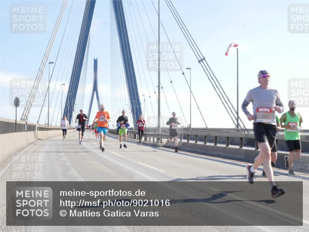 03.10.2025 - Köhlbrandbrückenlauf Matties Gatica Varas http://msf.ph/oto/9021016 03.10.2025 12:23:43 Position 1 6767 meine-sportfotos.de