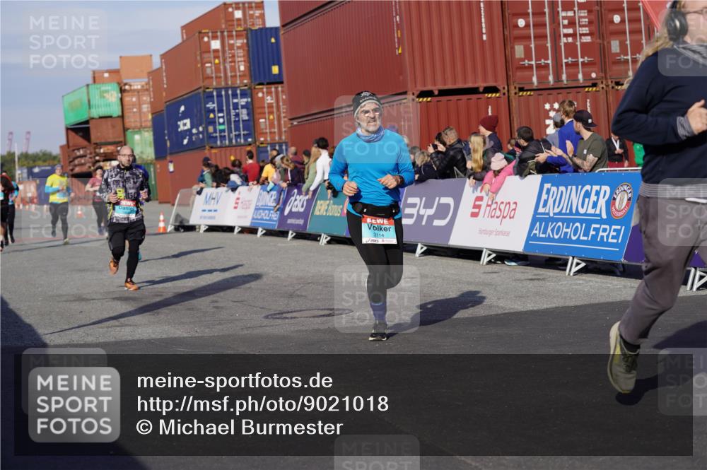 03.10.2025 - Köhlbrandbrückenlauf Michael Burmester http://msf.ph/oto/9021018 03.10.2025 10:21:58 Ziel 1669, 1951, 1977, 2065, 2071, 2114, 2304, 2327, 3114, 3279, 3509, 3777 meine-sportfotos.de