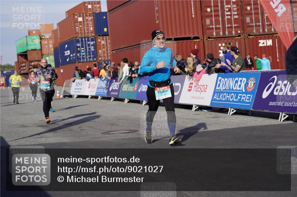 03.10.2025 - Köhlbrandbrückenlauf Michael Burmester http://msf.ph/oto/9021027 03.10.2025 10:21:58 Ziel 1669, 1951, 1977, 2065, 2071, 2114, 2304, 2327, 3114, 3279, 3509, 3777 meine-sportfotos.de