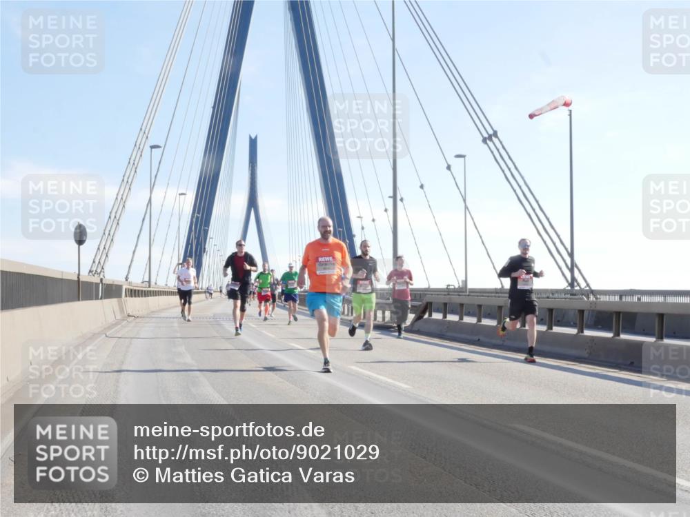 03.10.2025 - Köhlbrandbrückenlauf Matties Gatica Varas http://msf.ph/oto/9021029 03.10.2025 12:23:45 Position 1 1111 meine-sportfotos.de