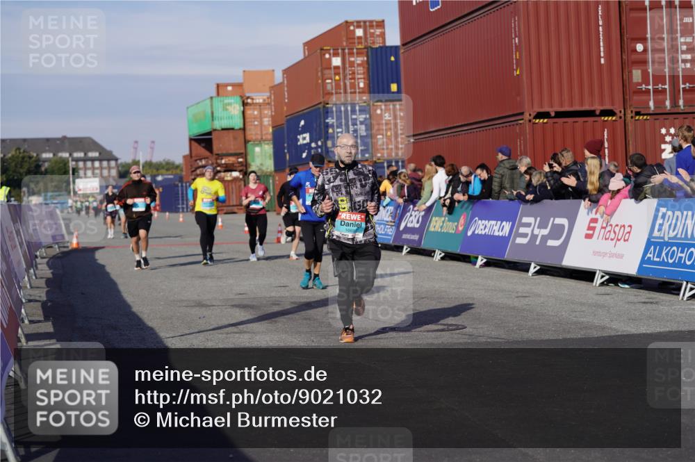 03.10.2025 - Köhlbrandbrückenlauf Michael Burmester http://msf.ph/oto/9021032 03.10.2025 10:22:00 Ziel 1669, 1951, 1977, 2065, 2071, 2114, 2304, 2327, 3114, 3279, 3509, 3777 meine-sportfotos.de