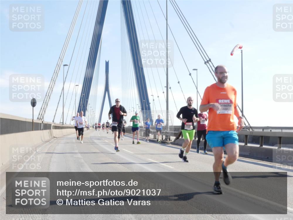 03.10.2025 - Köhlbrandbrückenlauf Matties Gatica Varas http://msf.ph/oto/9021037 03.10.2025 12:23:46 Position 1  meine-sportfotos.de