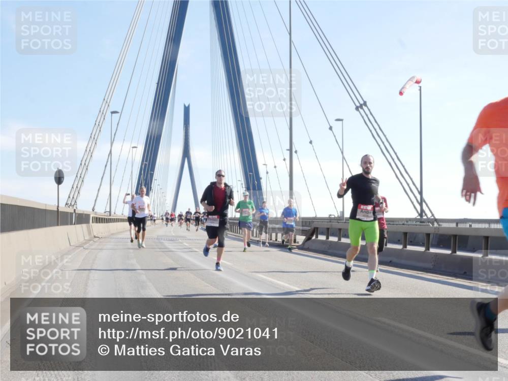 03.10.2025 - Köhlbrandbrückenlauf Matties Gatica Varas http://msf.ph/oto/9021041 03.10.2025 12:23:47 Position 1  meine-sportfotos.de