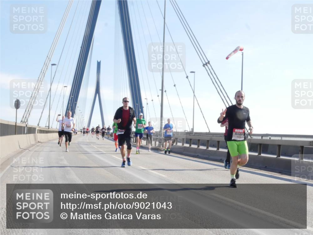 03.10.2025 - Köhlbrandbrückenlauf Matties Gatica Varas http://msf.ph/oto/9021043 03.10.2025 12:23:47 Position 1 4016 meine-sportfotos.de