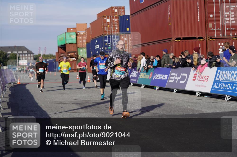 03.10.2025 - Köhlbrandbrückenlauf Michael Burmester http://msf.ph/oto/9021044 03.10.2025 10:22:00 Ziel 1669, 1951, 1977, 2065, 2071, 2114, 2304, 2327, 3114, 3279, 3509, 3777 meine-sportfotos.de