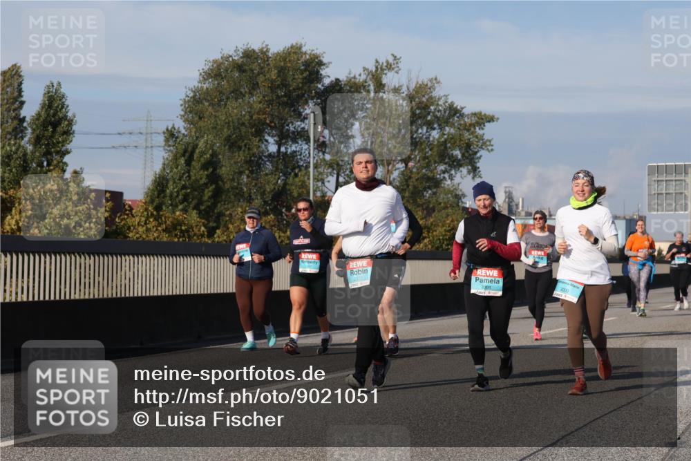 03.10.2025 - Köhlbrandbrückenlauf Luisa Fischer http://msf.ph/oto/9021051 03.10.2025 11:13:51 Position 3 2999, 3001, 3000, 1 meine-sportfotos.de