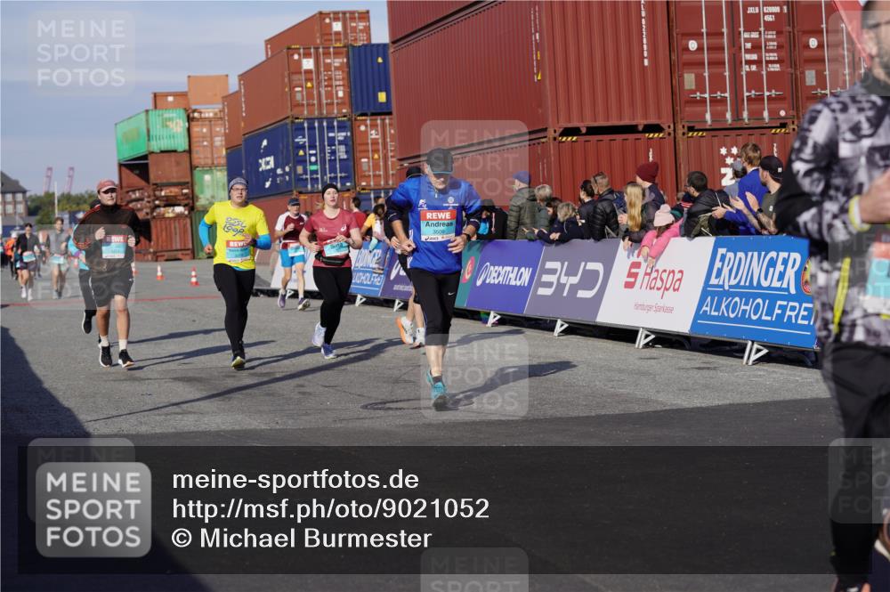 03.10.2025 - Köhlbrandbrückenlauf Michael Burmester http://msf.ph/oto/9021052 03.10.2025 10:22:02 Ziel 1669, 1951, 1984, 2065, 2071, 2304, 2327, 3114, 3279, 3509, 3777 meine-sportfotos.de