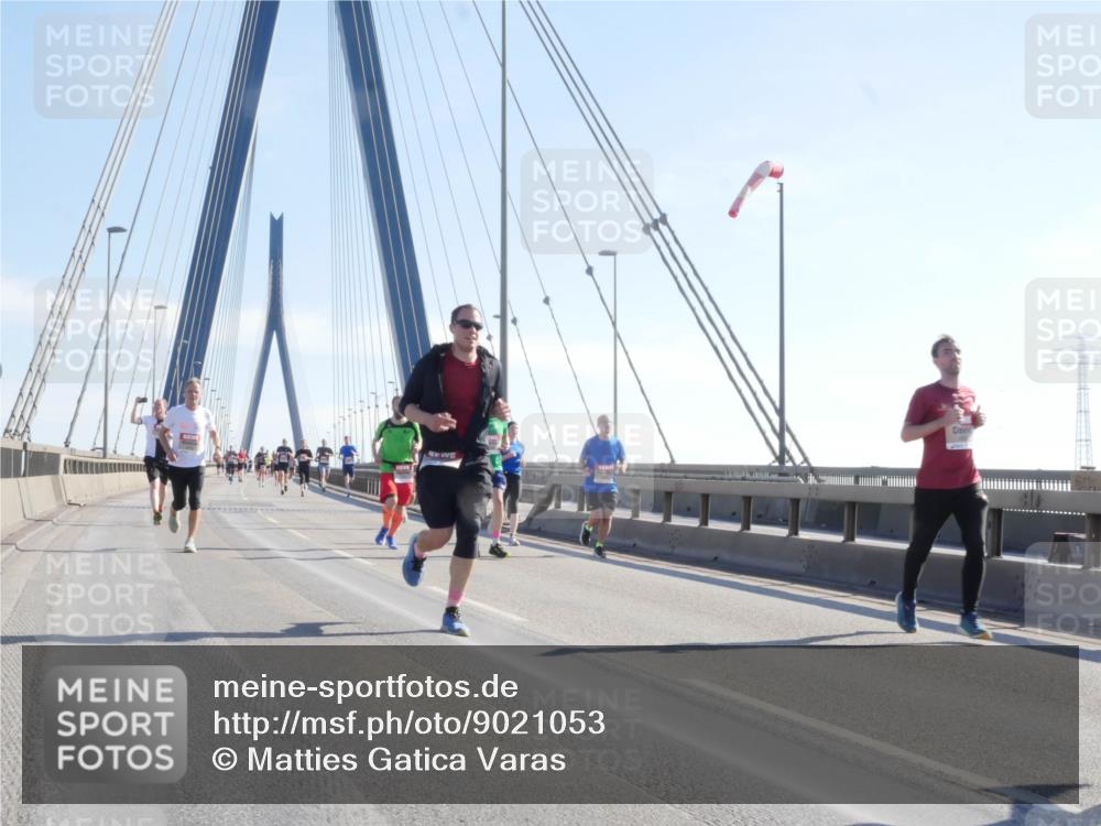 03.10.2025 - Köhlbrandbrückenlauf Matties Gatica Varas http://msf.ph/oto/9021053 03.10.2025 12:23:48 Position 1 111 meine-sportfotos.de