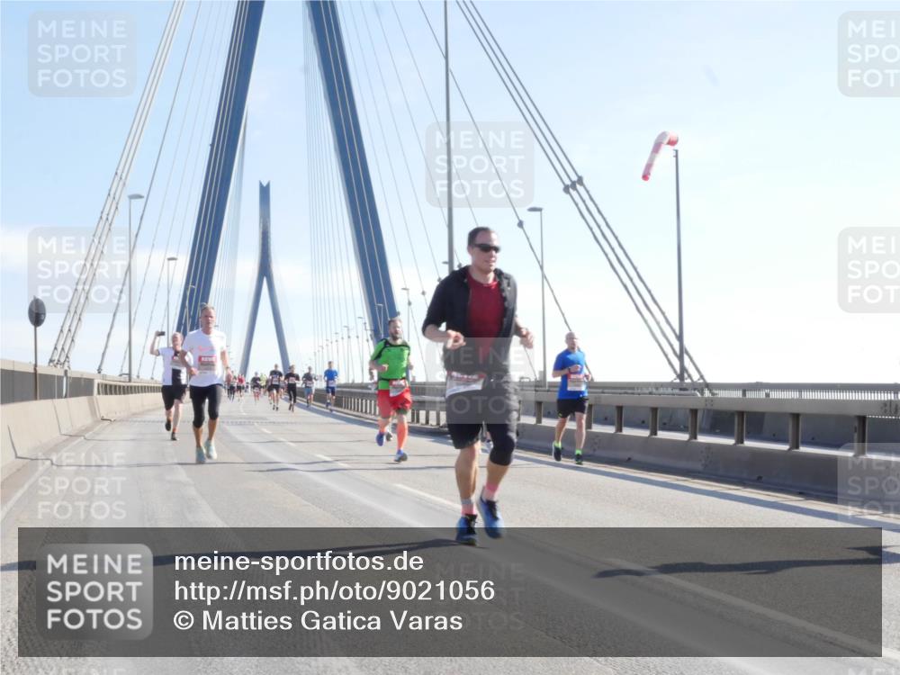 03.10.2025 - Köhlbrandbrückenlauf Matties Gatica Varas http://msf.ph/oto/9021056 03.10.2025 12:23:49 Position 1  meine-sportfotos.de
