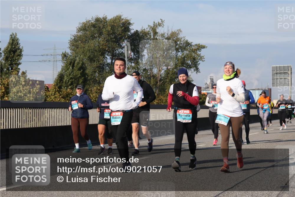 03.10.2025 - Köhlbrandbrückenlauf Luisa Fischer http://msf.ph/oto/9021057 03.10.2025 11:13:51 Position 3 2999, 3001, 3000 meine-sportfotos.de
