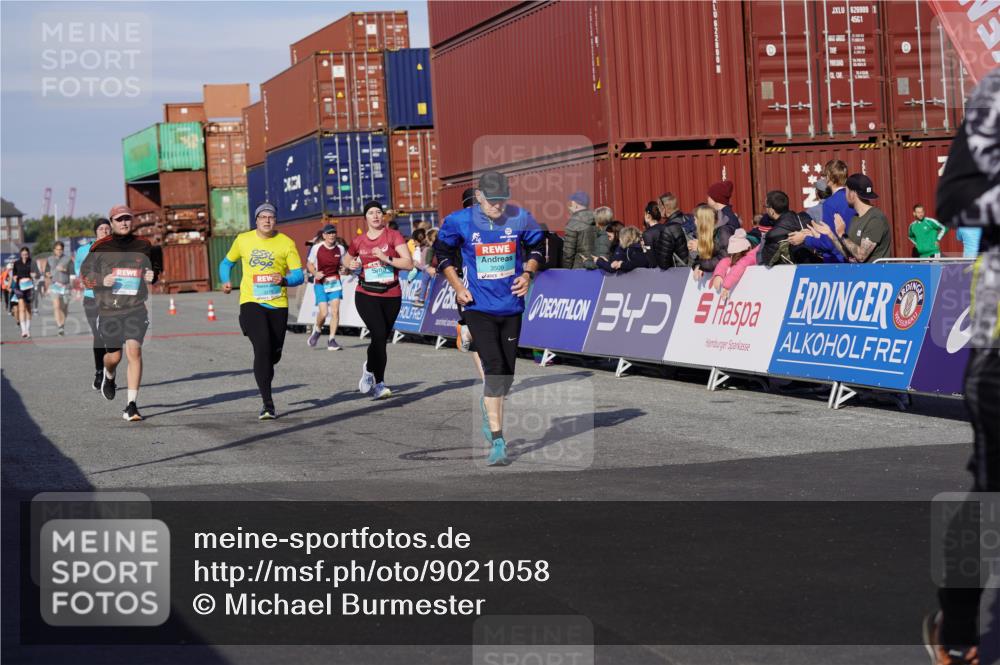 03.10.2025 - Köhlbrandbrückenlauf Michael Burmester http://msf.ph/oto/9021058 03.10.2025 10:22:02 Ziel 1669, 1951, 1984, 2065, 2071, 2304, 2327, 3114, 3279, 3509, 3777 meine-sportfotos.de