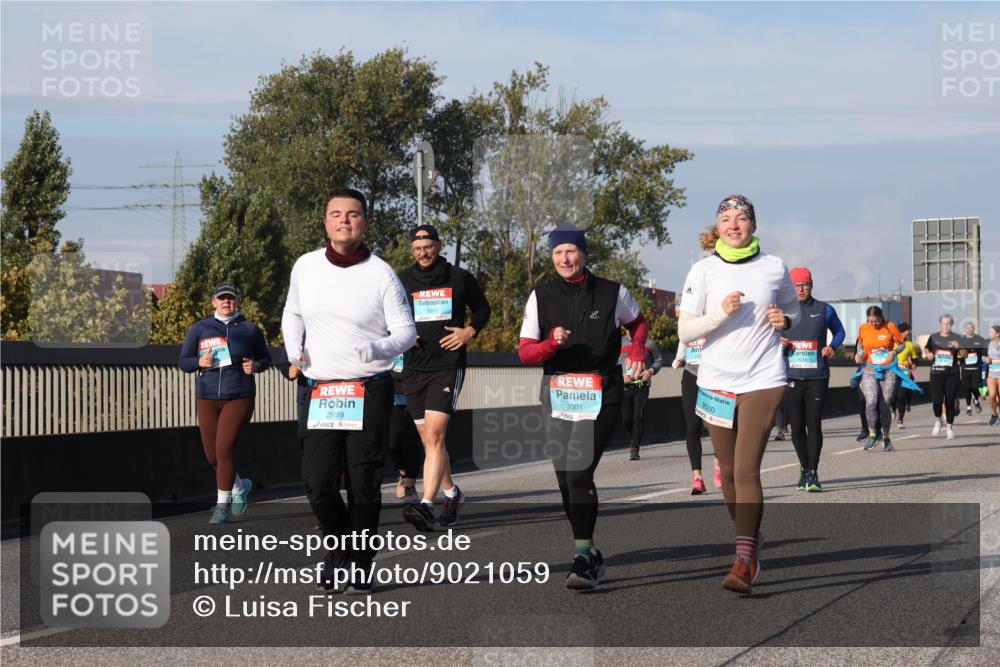 03.10.2025 - Köhlbrandbrückenlauf Luisa Fischer http://msf.ph/oto/9021059 03.10.2025 11:13:52 Position 3 2248, 2999, 3001, 3000 meine-sportfotos.de