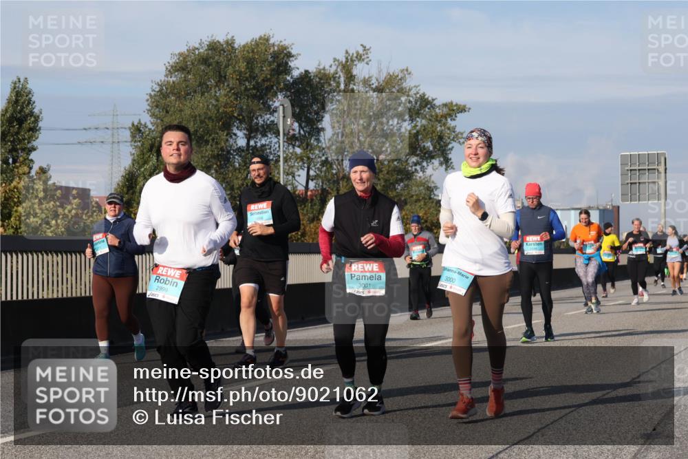 03.10.2025 - Köhlbrandbrückenlauf Luisa Fischer http://msf.ph/oto/9021062 03.10.2025 11:13:52 Position 3 2999, 3001, 3000 meine-sportfotos.de