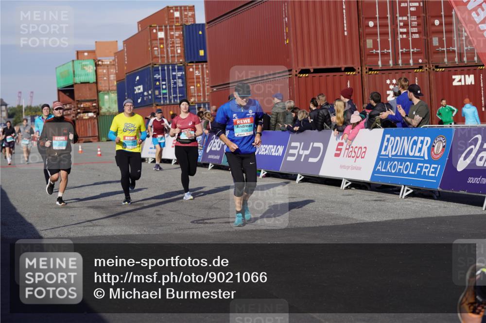 03.10.2025 - Köhlbrandbrückenlauf Michael Burmester http://msf.ph/oto/9021066 03.10.2025 10:22:02 Ziel 1669, 1951, 1984, 2065, 2071, 2304, 2327, 3114, 3279, 3509, 3777 meine-sportfotos.de
