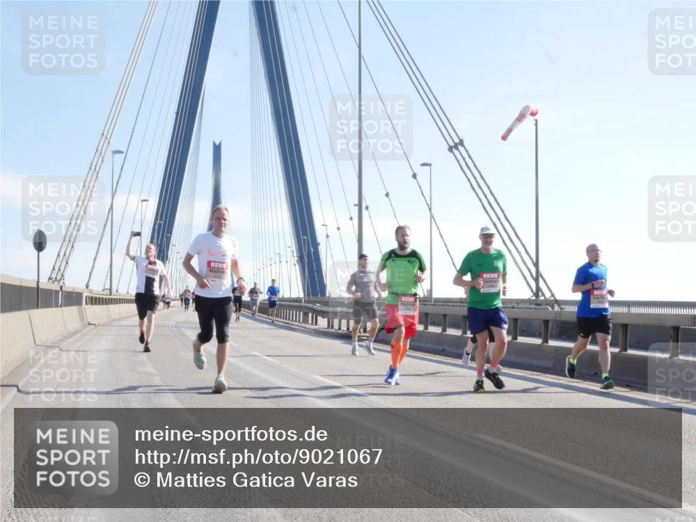 03.10.2025 - Köhlbrandbrückenlauf Matties Gatica Varas http://msf.ph/oto/9021067 03.10.2025 12:23:50 Position 1  meine-sportfotos.de