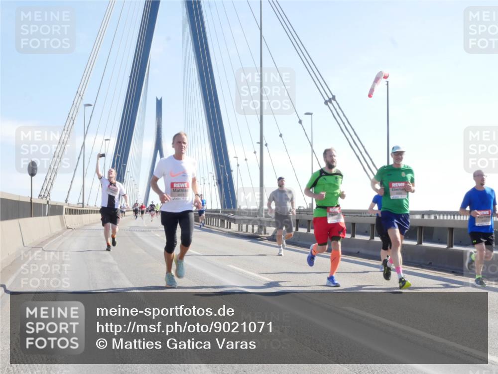 03.10.2025 - Köhlbrandbrückenlauf Matties Gatica Varas http://msf.ph/oto/9021071 03.10.2025 12:23:51 Position 1 4074 meine-sportfotos.de