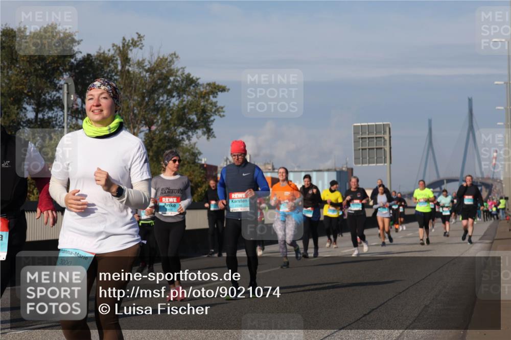 03.10.2025 - Köhlbrandbrückenlauf Luisa Fischer http://msf.ph/oto/9021074 03.10.2025 11:13:53 Position 3 3000, 2248 meine-sportfotos.de