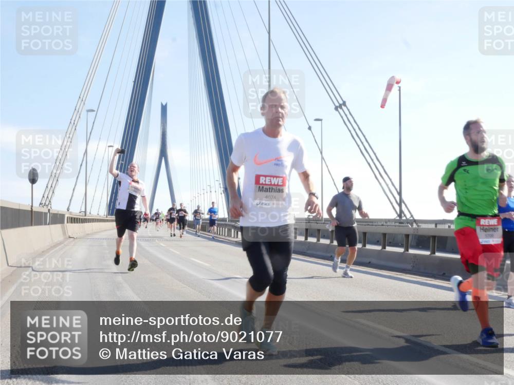 03.10.2025 - Köhlbrandbrückenlauf Matties Gatica Varas http://msf.ph/oto/9021077 03.10.2025 12:23:52 Position 1 4074, 5706 meine-sportfotos.de