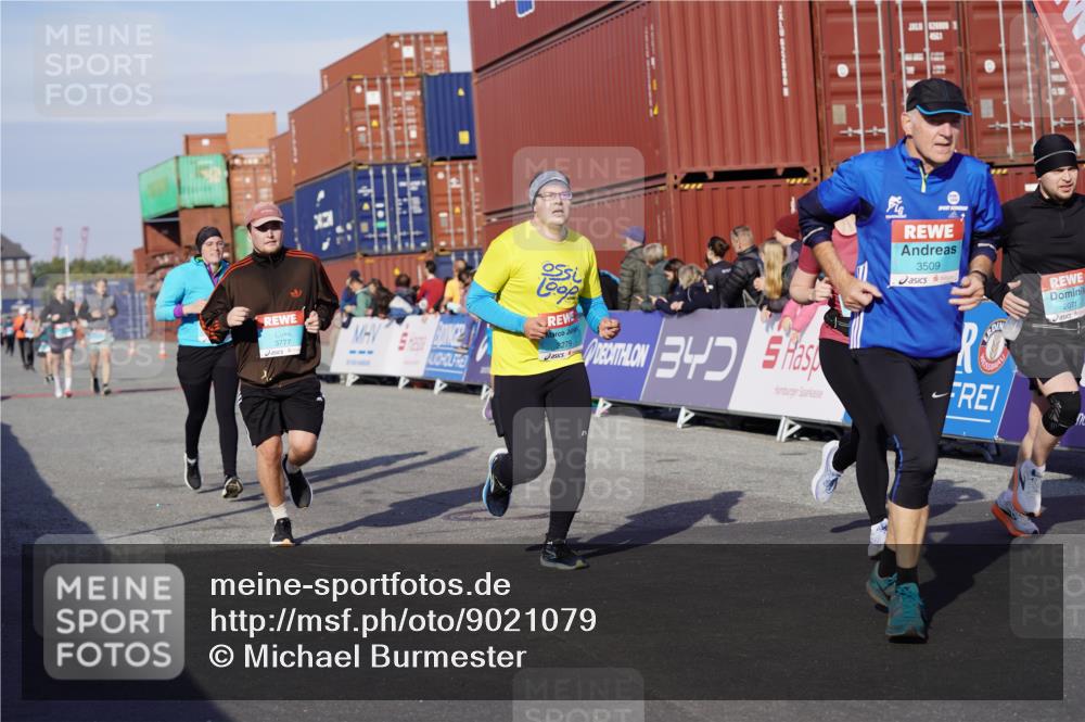 03.10.2025 - Köhlbrandbrückenlauf Michael Burmester http://msf.ph/oto/9021079 03.10.2025 10:22:04 Ziel 1669, 1951, 1984, 2071, 2304, 2314, 3279, 3509, 3777 meine-sportfotos.de