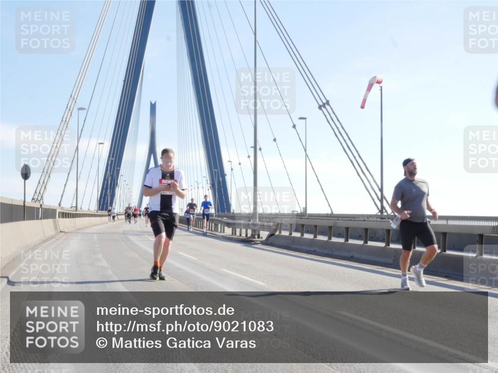 03.10.2025 - Köhlbrandbrückenlauf Matties Gatica Varas http://msf.ph/oto/9021083 03.10.2025 12:23:53 Position 1  meine-sportfotos.de