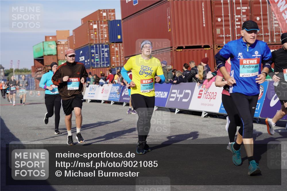 03.10.2025 - Köhlbrandbrückenlauf Michael Burmester http://msf.ph/oto/9021085 03.10.2025 10:22:04 Ziel 1669, 1951, 1984, 2071, 2304, 2314, 3279, 3509, 3777 meine-sportfotos.de