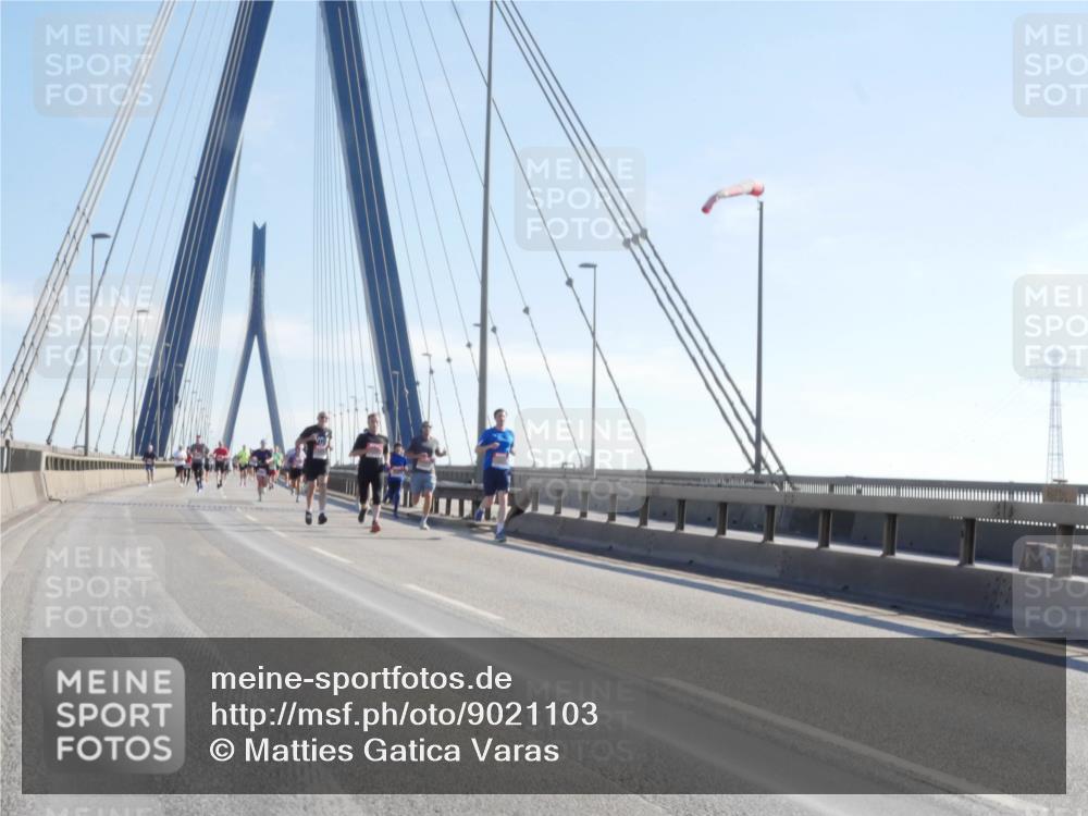 03.10.2025 - Köhlbrandbrückenlauf Matties Gatica Varas http://msf.ph/oto/9021103 03.10.2025 12:23:56 Position 1  meine-sportfotos.de