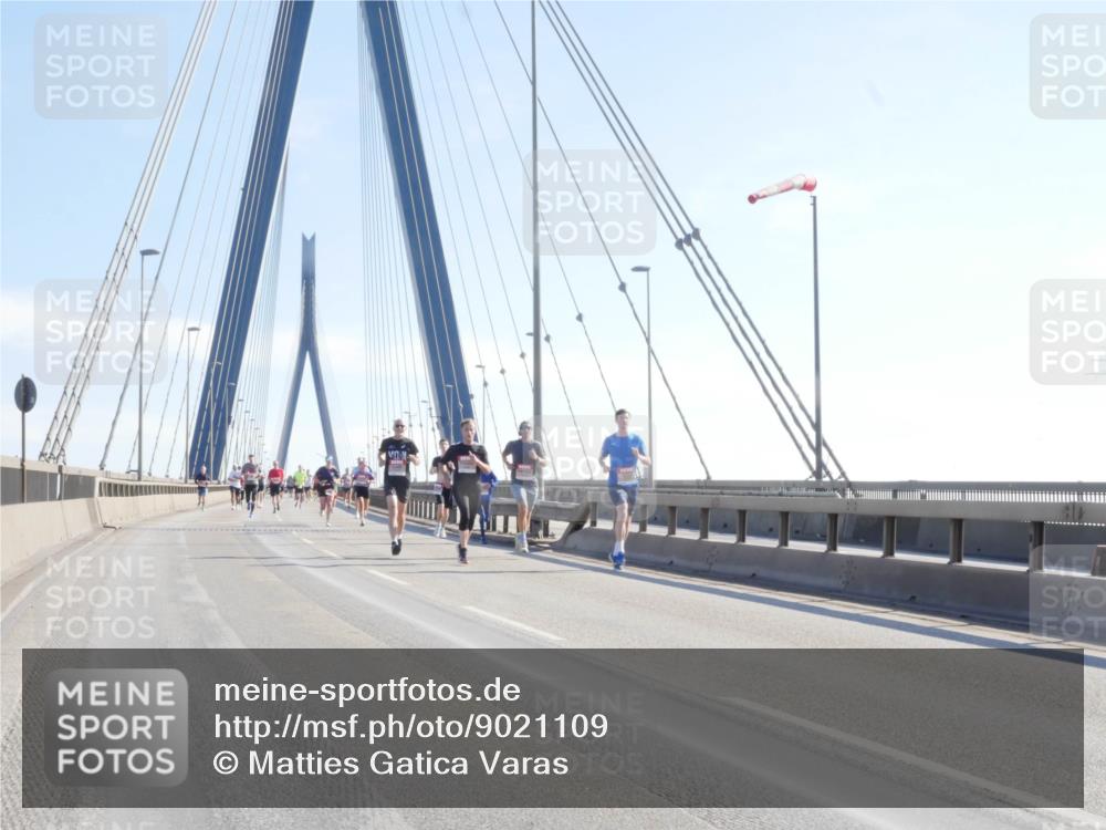 03.10.2025 - Köhlbrandbrückenlauf Matties Gatica Varas http://msf.ph/oto/9021109 03.10.2025 12:23:57 Position 1  meine-sportfotos.de