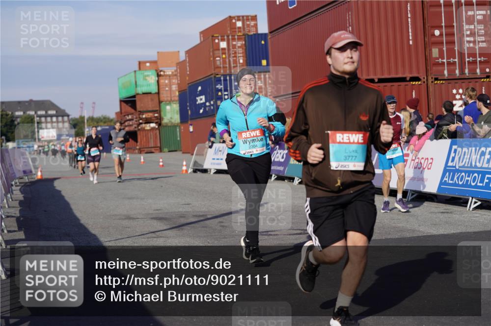 03.10.2025 - Köhlbrandbrückenlauf Michael Burmester http://msf.ph/oto/9021111 03.10.2025 10:22:06 Ziel 1951, 1984, 2071, 2304, 2313, 2314, 3279, 3777 meine-sportfotos.de