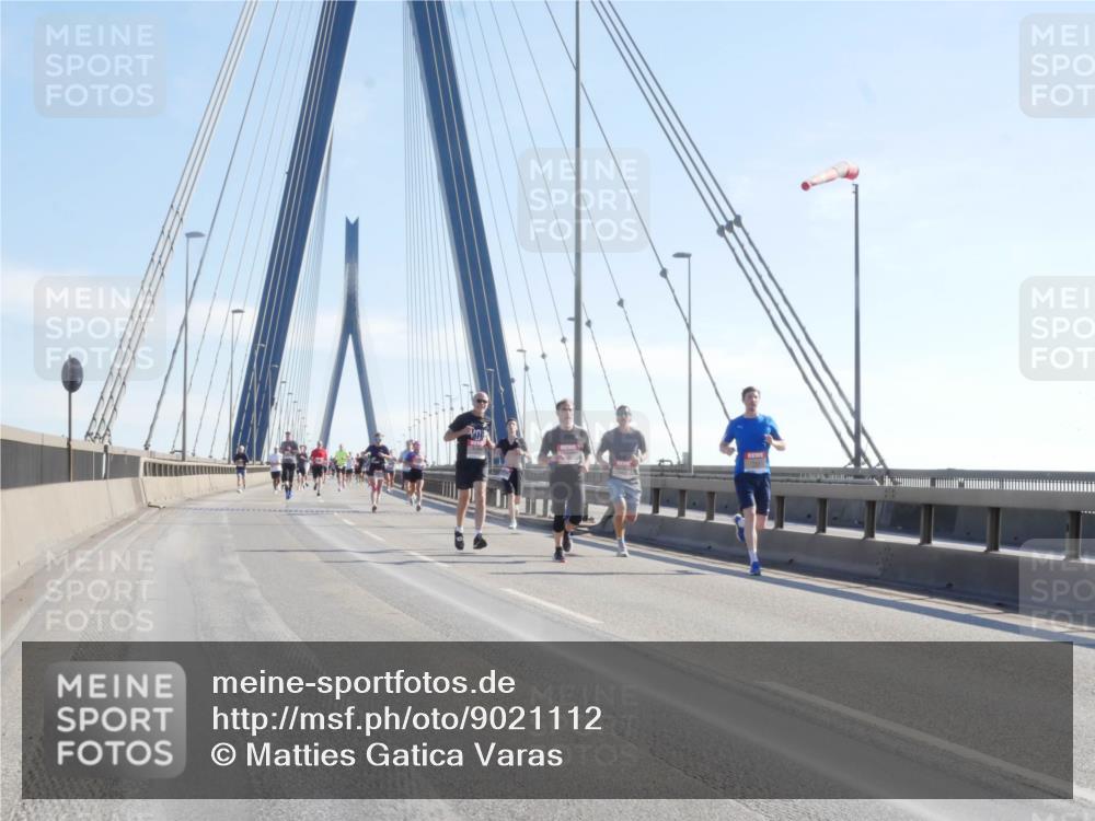 03.10.2025 - Köhlbrandbrückenlauf Matties Gatica Varas http://msf.ph/oto/9021112 03.10.2025 12:23:58 Position 1  meine-sportfotos.de