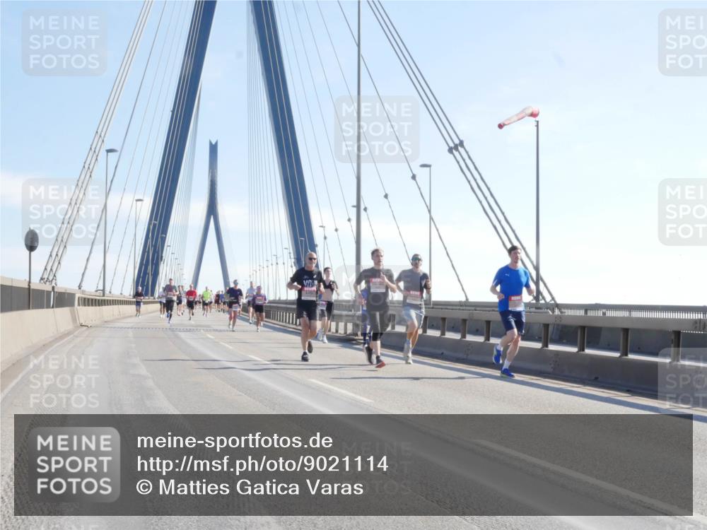 03.10.2025 - Köhlbrandbrückenlauf Matties Gatica Varas http://msf.ph/oto/9021114 03.10.2025 12:23:59 Position 1  meine-sportfotos.de