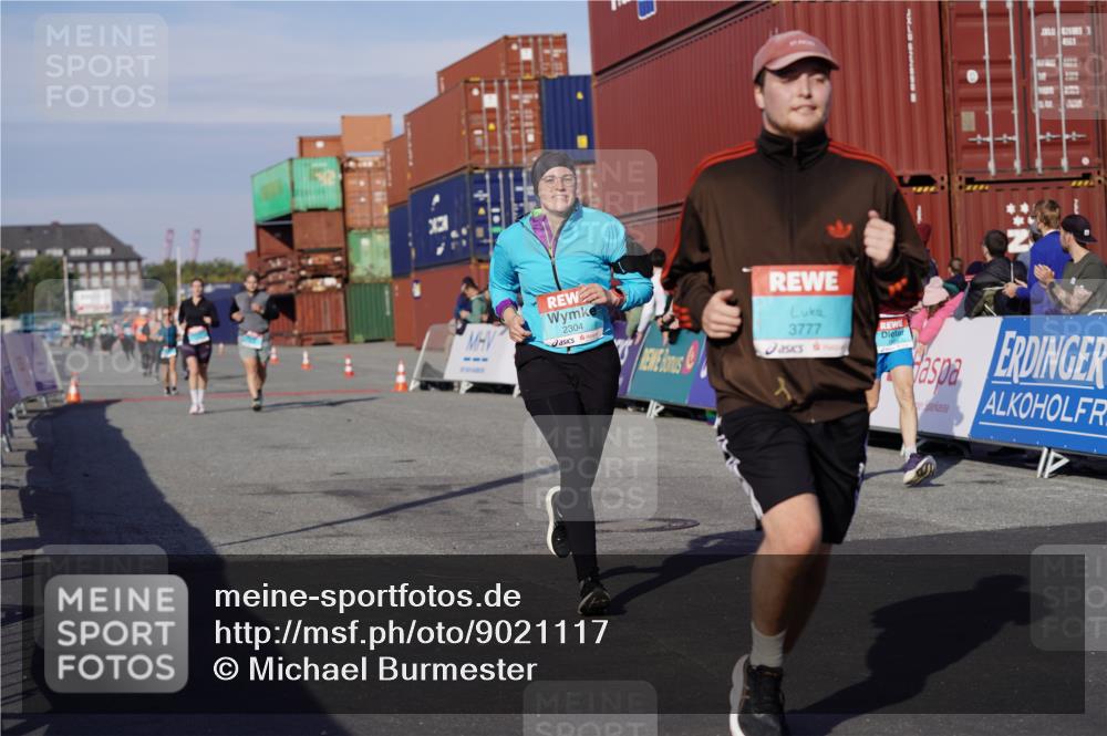 03.10.2025 - Köhlbrandbrückenlauf Michael Burmester http://msf.ph/oto/9021117 03.10.2025 10:22:06 Ziel 1951, 1984, 2071, 2304, 2313, 2314, 3279, 3777 meine-sportfotos.de