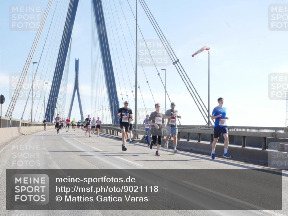 03.10.2025 - Köhlbrandbrückenlauf Matties Gatica Varas http://msf.ph/oto/9021118 03.10.2025 12:23:59 Position 1  meine-sportfotos.de