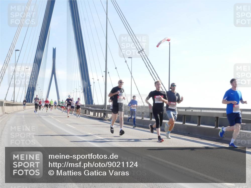 03.10.2025 - Köhlbrandbrückenlauf Matties Gatica Varas http://msf.ph/oto/9021124 03.10.2025 12:24:00 Position 1  meine-sportfotos.de