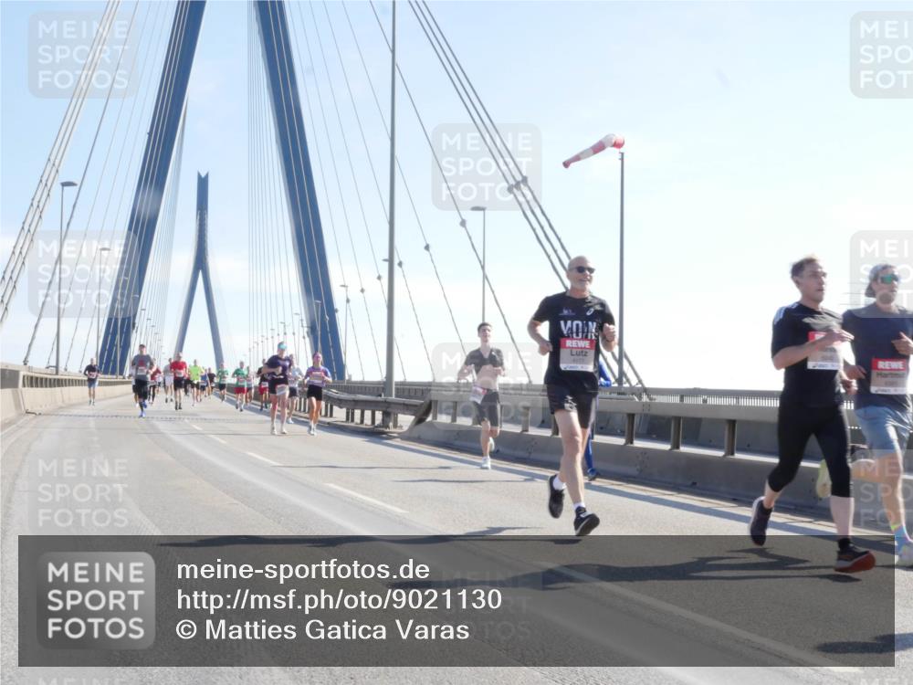 03.10.2025 - Köhlbrandbrückenlauf Matties Gatica Varas http://msf.ph/oto/9021130 03.10.2025 12:24:01 Position 1 4177 meine-sportfotos.de