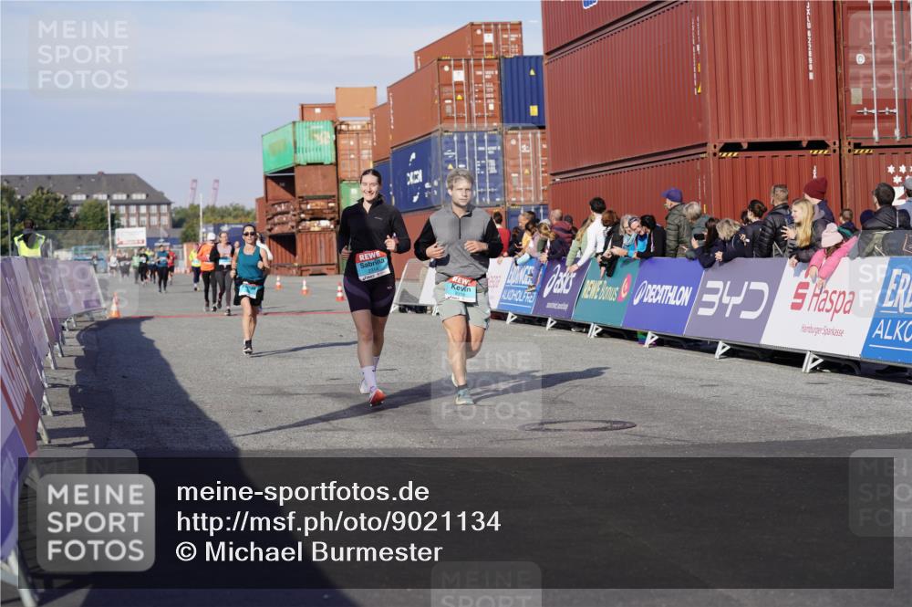 03.10.2025 - Köhlbrandbrückenlauf Michael Burmester http://msf.ph/oto/9021134 03.10.2025 10:22:11 Ziel 1984, 2075, 2313, 2314 meine-sportfotos.de