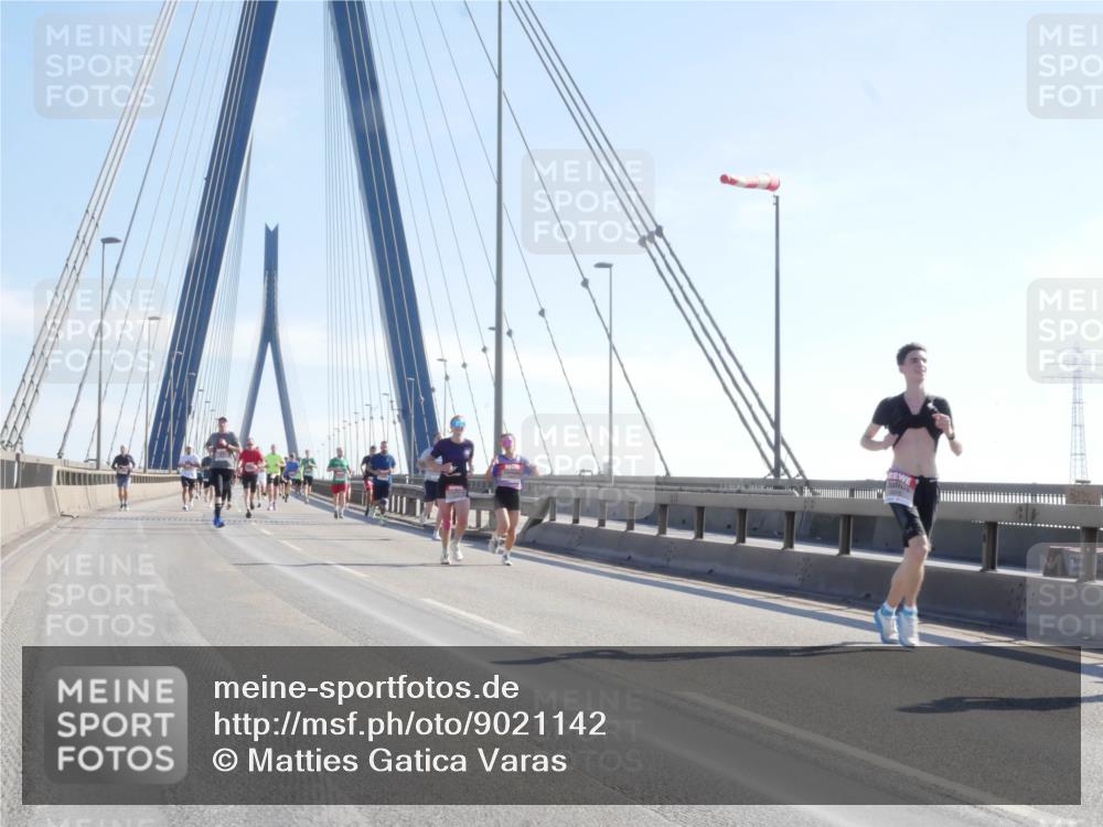 03.10.2025 - Köhlbrandbrückenlauf Matties Gatica Varas http://msf.ph/oto/9021142 03.10.2025 12:24:03 Position 1  meine-sportfotos.de