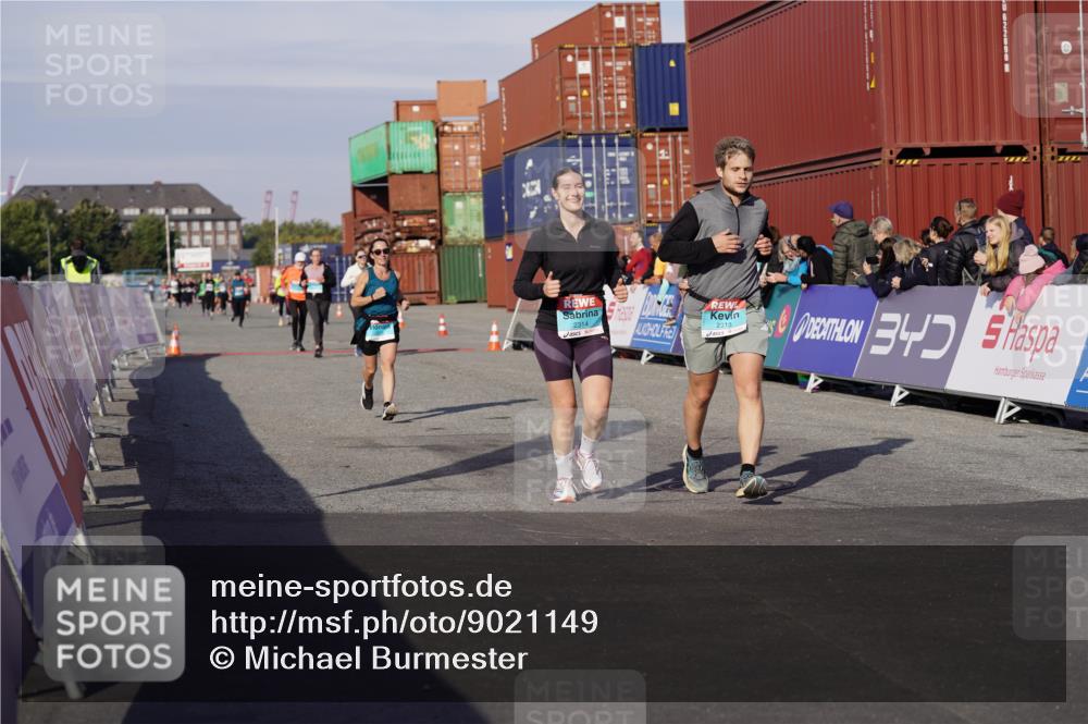 03.10.2025 - Köhlbrandbrückenlauf Michael Burmester http://msf.ph/oto/9021149 03.10.2025 10:22:12 Ziel 1984, 2075, 2217, 2218, 2313, 2314 meine-sportfotos.de