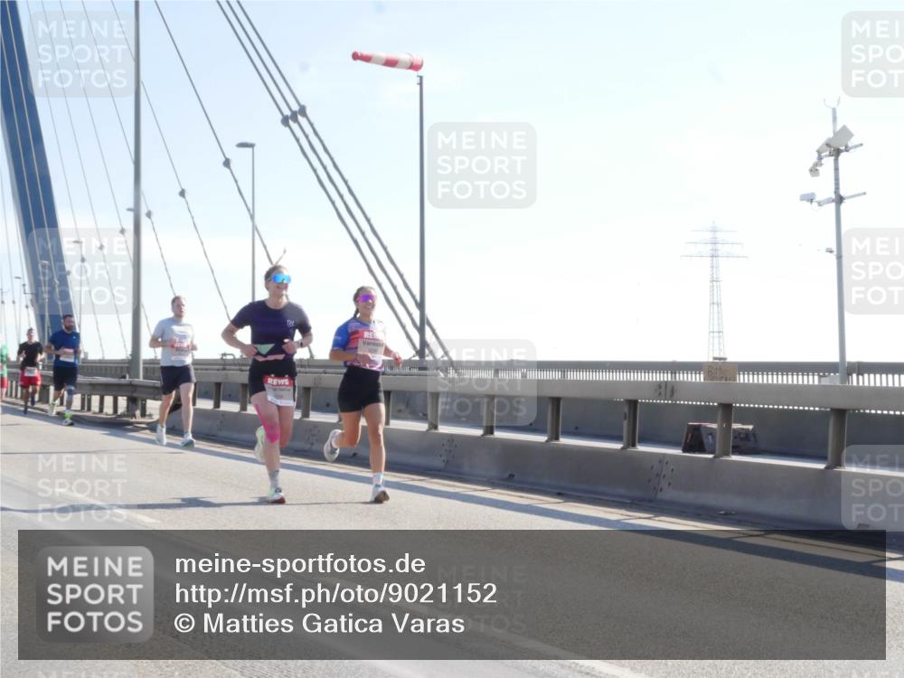 03.10.2025 - Köhlbrandbrückenlauf Matties Gatica Varas http://msf.ph/oto/9021152 03.10.2025 12:24:05 Position 1  meine-sportfotos.de