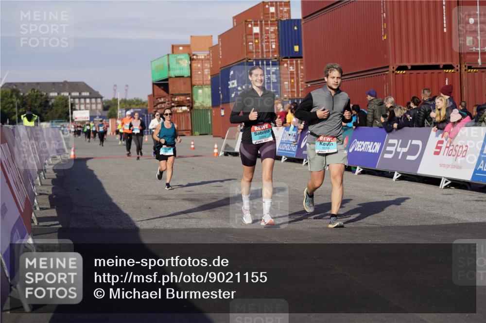 03.10.2025 - Köhlbrandbrückenlauf Michael Burmester http://msf.ph/oto/9021155 03.10.2025 10:22:12 Ziel 1984, 2075, 2217, 2218, 2313, 2314 meine-sportfotos.de