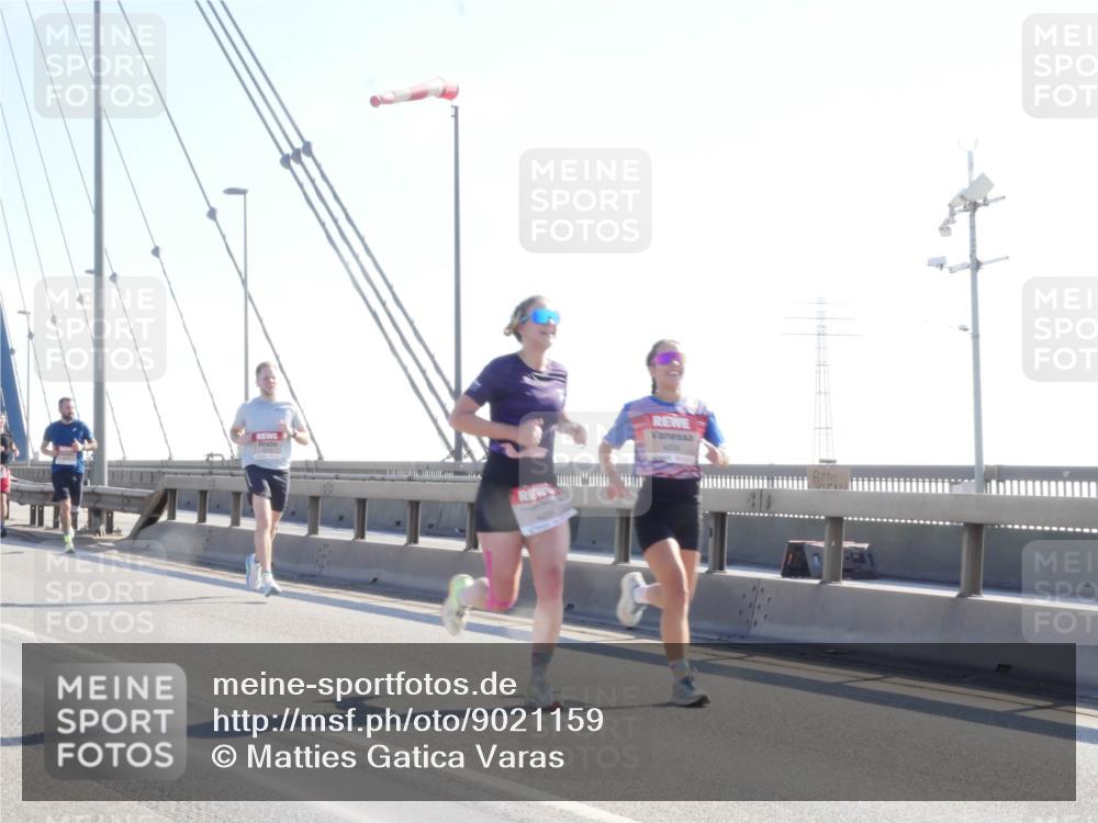 03.10.2025 - Köhlbrandbrückenlauf Matties Gatica Varas http://msf.ph/oto/9021159 03.10.2025 12:24:06 Position 1  meine-sportfotos.de