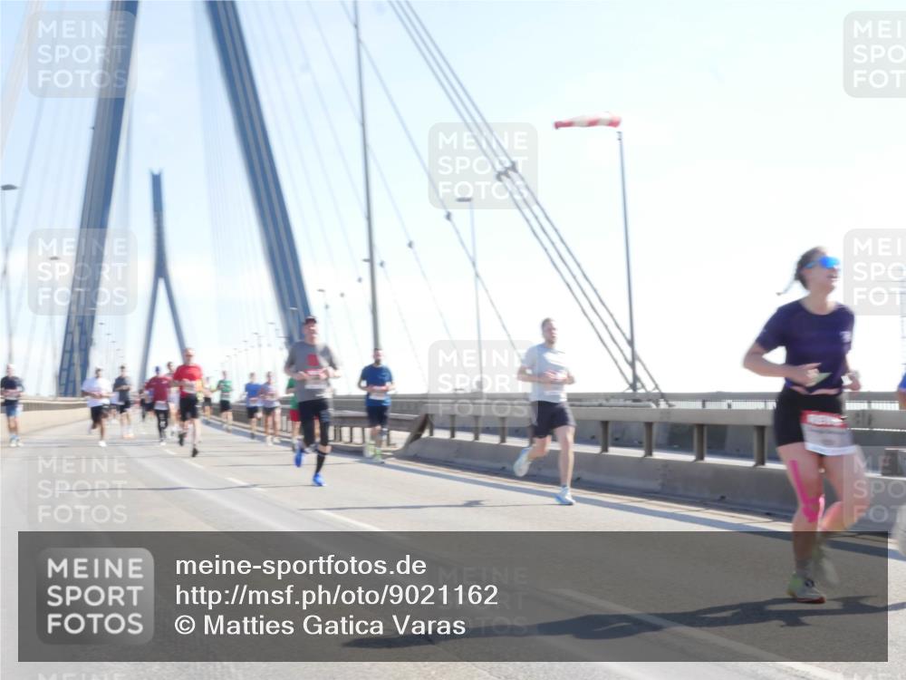 03.10.2025 - Köhlbrandbrückenlauf Matties Gatica Varas http://msf.ph/oto/9021162 03.10.2025 12:24:06 Position 1  meine-sportfotos.de