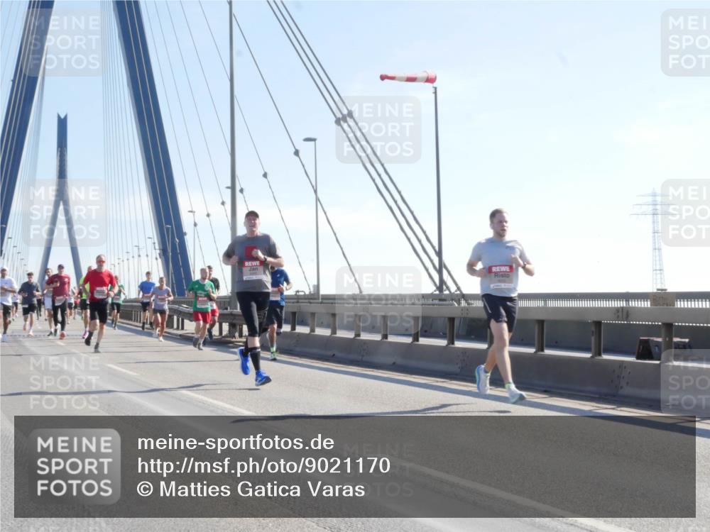 03.10.2025 - Köhlbrandbrückenlauf Matties Gatica Varas http://msf.ph/oto/9021170 03.10.2025 12:24:07 Position 1  meine-sportfotos.de