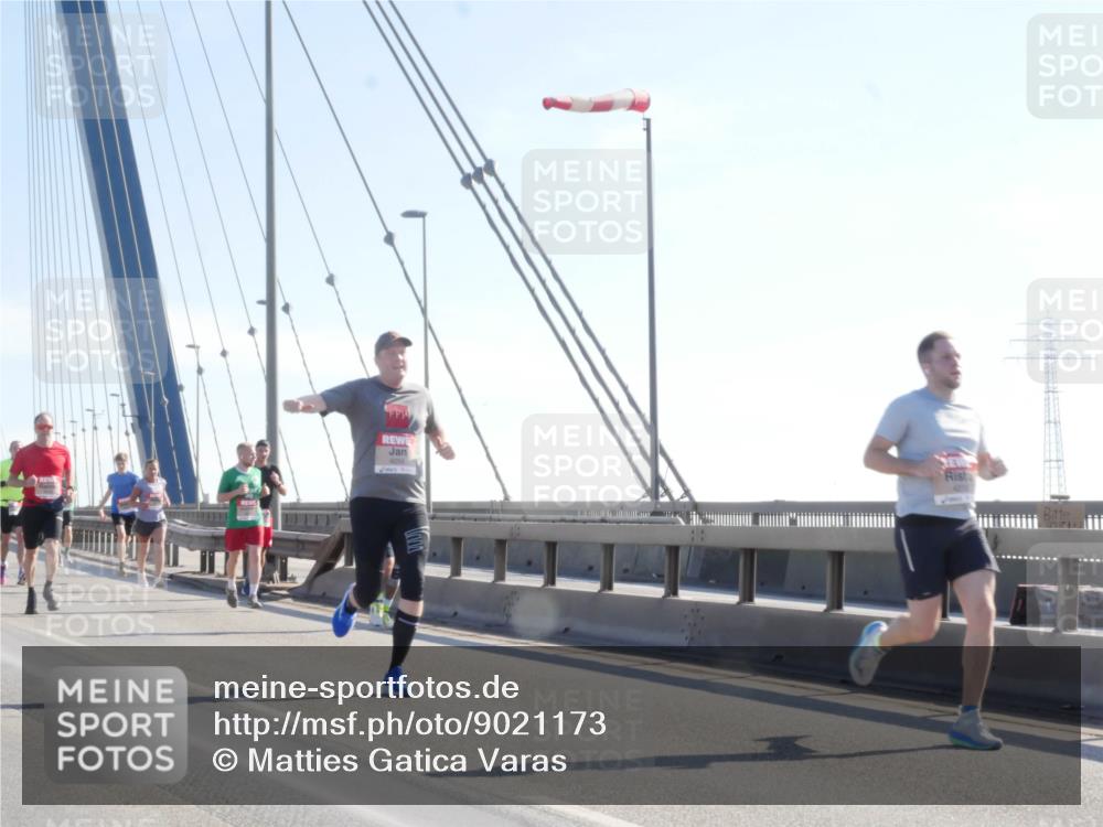 03.10.2025 - Köhlbrandbrückenlauf Matties Gatica Varas http://msf.ph/oto/9021173 03.10.2025 12:24:08 Position 1  meine-sportfotos.de
