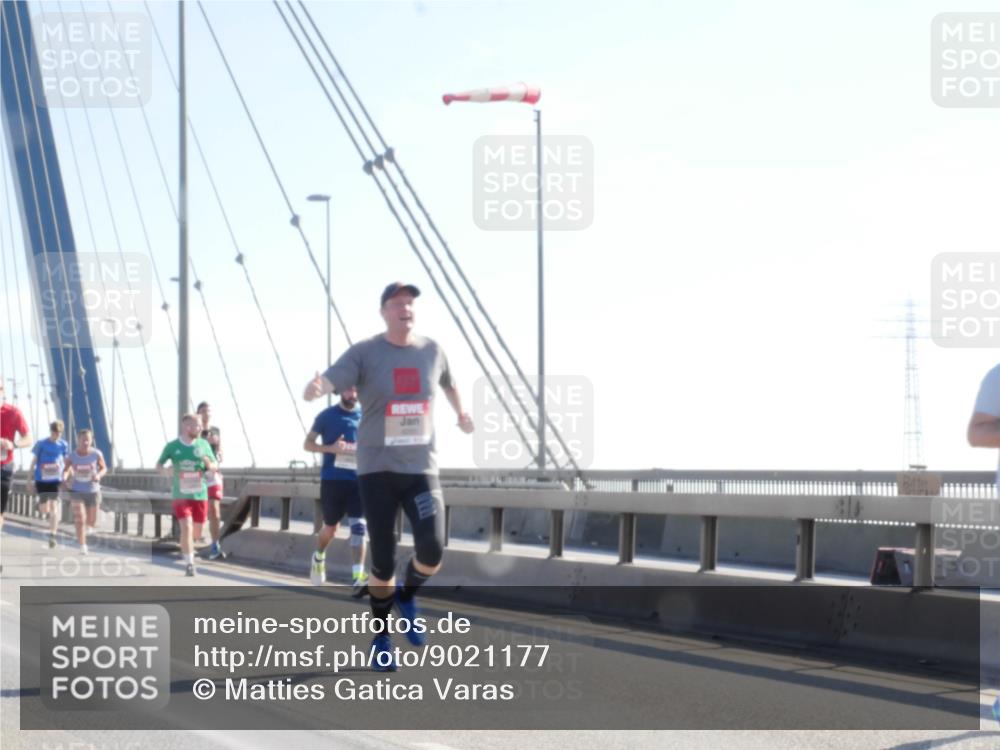 03.10.2025 - Köhlbrandbrückenlauf Matties Gatica Varas http://msf.ph/oto/9021177 03.10.2025 12:24:08 Position 1  meine-sportfotos.de