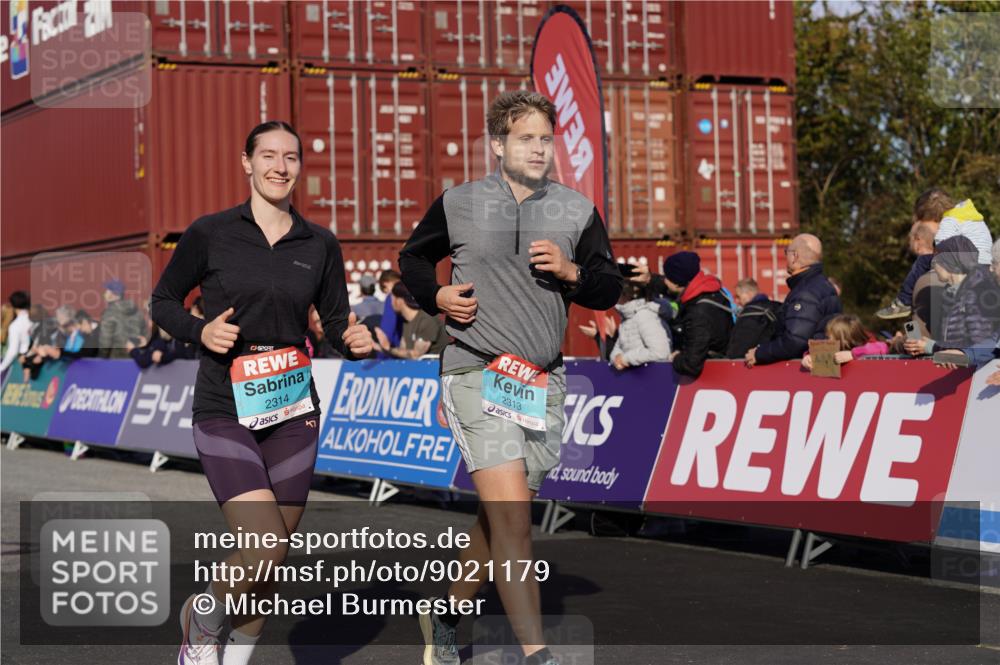 03.10.2025 - Köhlbrandbrückenlauf Michael Burmester http://msf.ph/oto/9021179 03.10.2025 10:22:14 Ziel 2075, 2217, 2218, 2313, 2314, 3577 meine-sportfotos.de