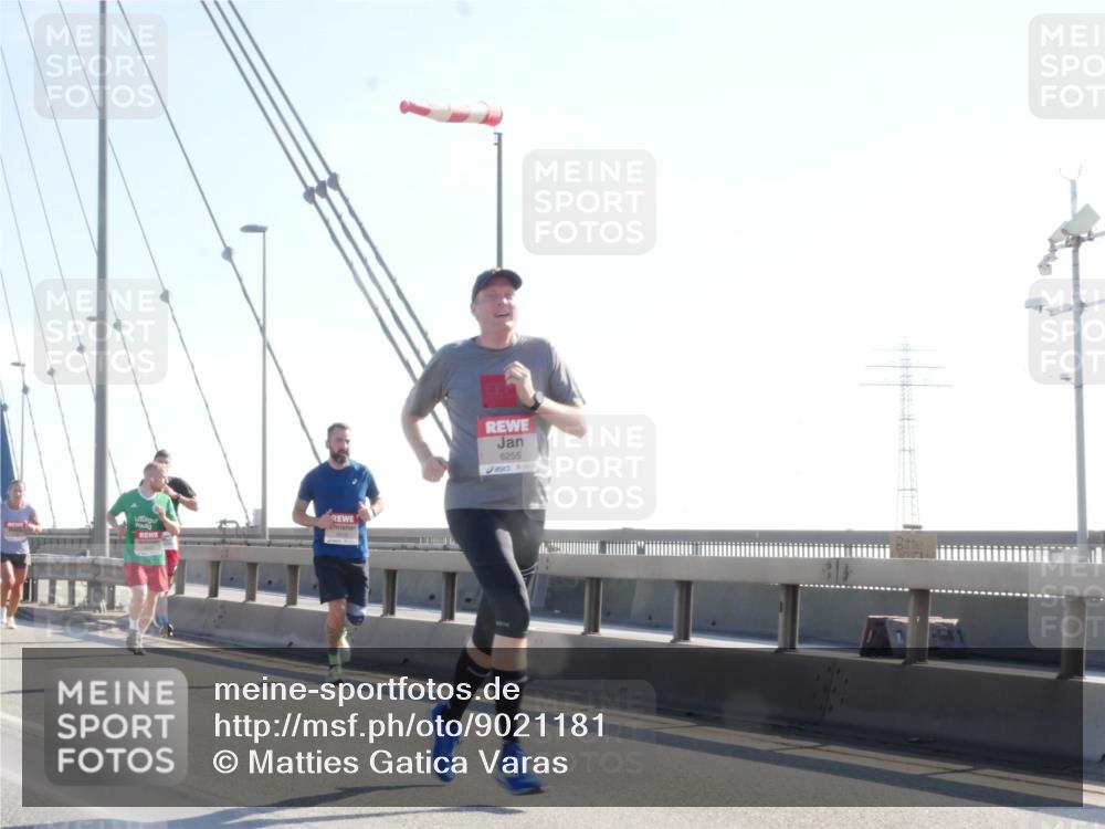 03.10.2025 - Köhlbrandbrückenlauf Matties Gatica Varas http://msf.ph/oto/9021181 03.10.2025 12:24:09 Position 1 5915, 6255 meine-sportfotos.de
