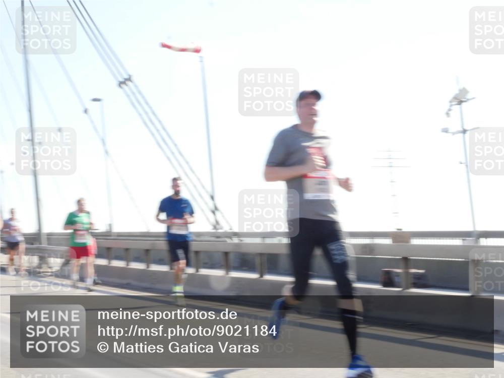 03.10.2025 - Köhlbrandbrückenlauf Matties Gatica Varas http://msf.ph/oto/9021184 03.10.2025 12:24:09 Position 1  meine-sportfotos.de