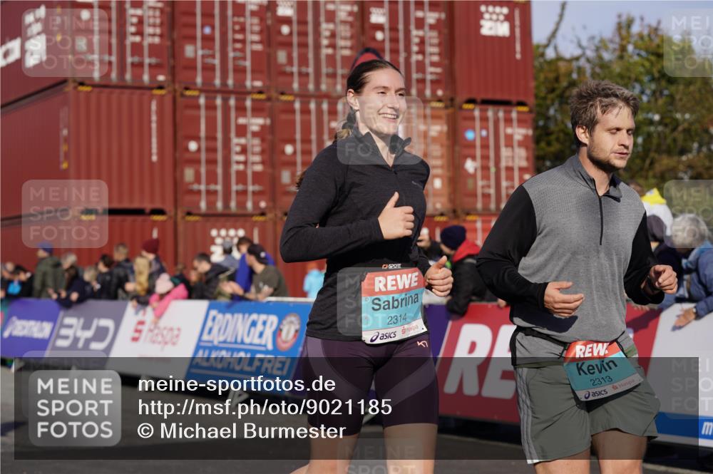 03.10.2025 - Köhlbrandbrückenlauf Michael Burmester http://msf.ph/oto/9021185 03.10.2025 10:22:15 Ziel 2075, 2217, 2218, 2313, 2314, 3577 meine-sportfotos.de